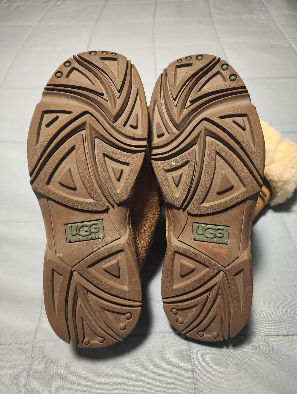 UGG - Picture 6 of 9
